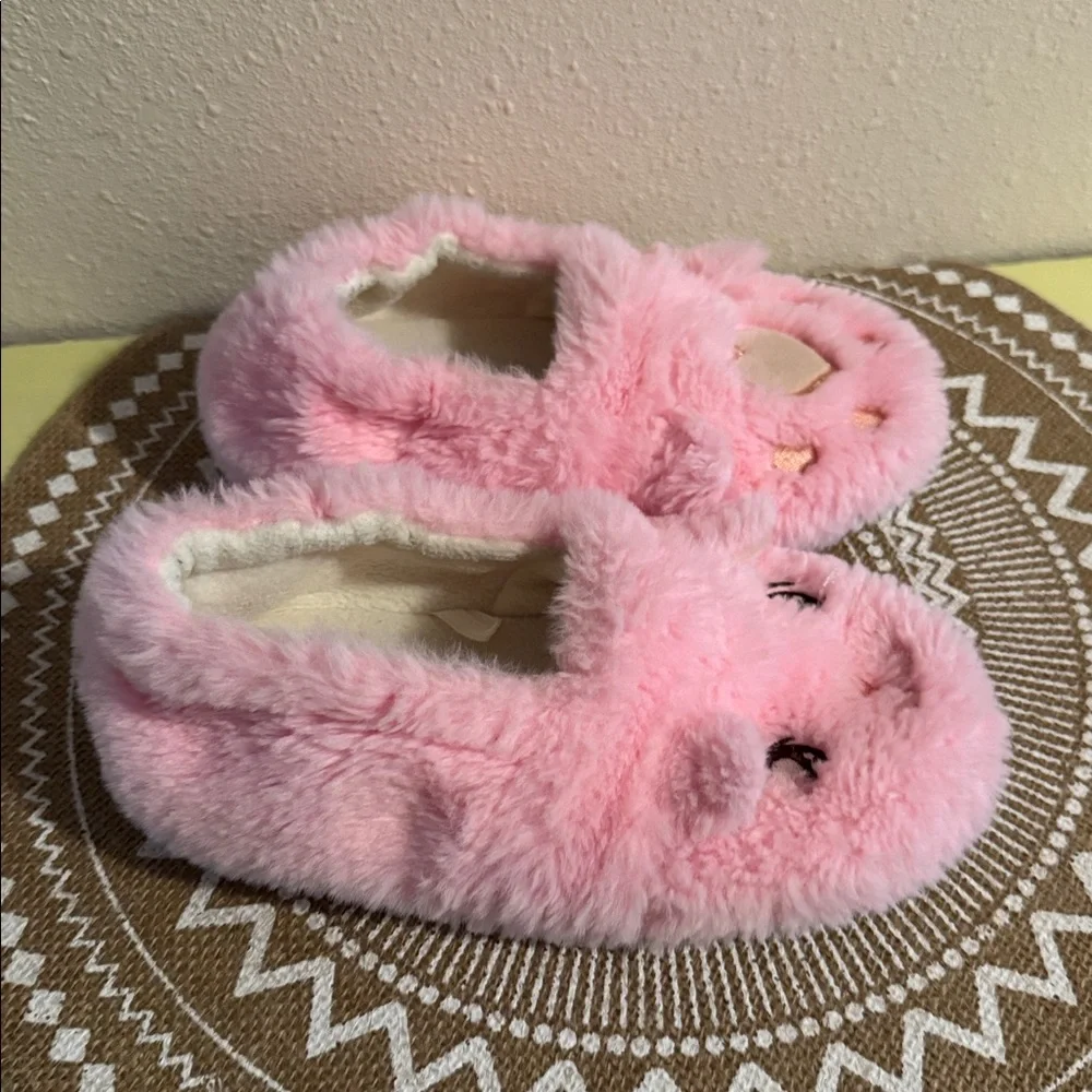 $5 bundled - Kids 11/12 Cute Pink Fuzzy Slippers with Heart Design